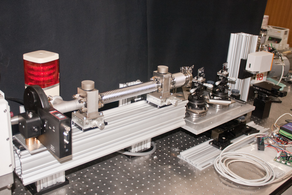 An overview of the bonse-hart instrument in place.