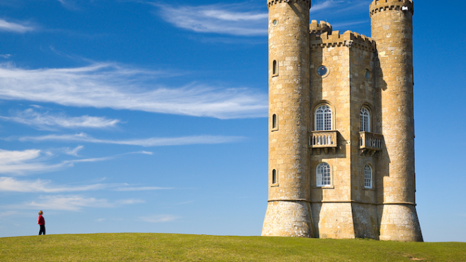 Broadway_tower_edit Publishing houses: the outside view. CC-BY-licensed image, source: Newton2: https://commons.wikimedia.org/wiki/File%3ABroadway_tower_edit.jpg